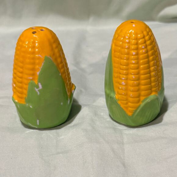 Vintage corn on the cob salt & pepper shakers. Hand painted.
Cute at your BBQ - Picture 4 of 6